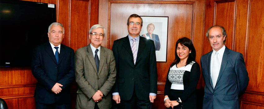 Directiva de la Red de Radioemisoras Universitarias de Chile se reúne con Rector de U. de Talca